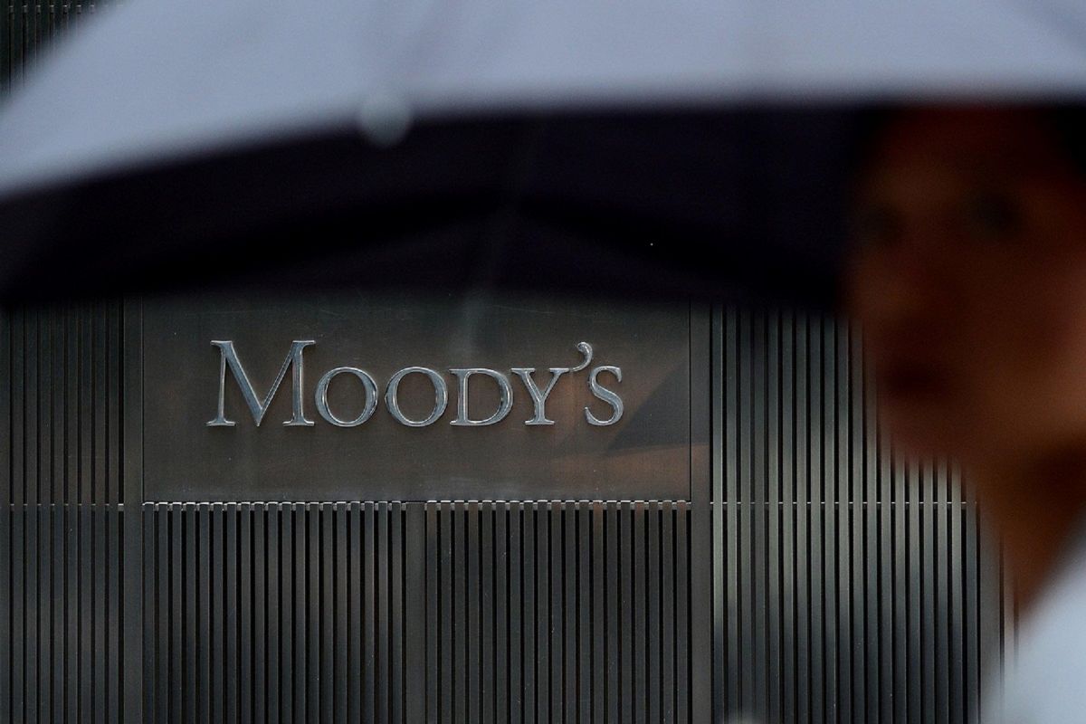 Moody’s: Η πρόωρη αποπληρωμή του ΔΝΤ από την Ελλάδα βελτιώνει τη βιωσιμότητα του χρέους
