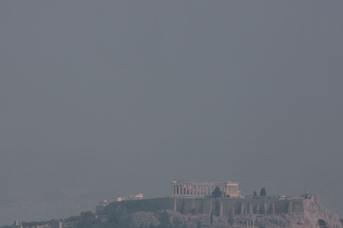 Φωτιά στην Εύβοια: Μειωμένος πλέον ο καπνός στην Αθήνα – Δεν αναμένεται αποπνικτική βραδιά για την πόλη