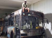 H οφθαλμαπάτη που έγινε viral: Κι όμως δεν κάθεται πάνω σε λεωφορείο (pics)