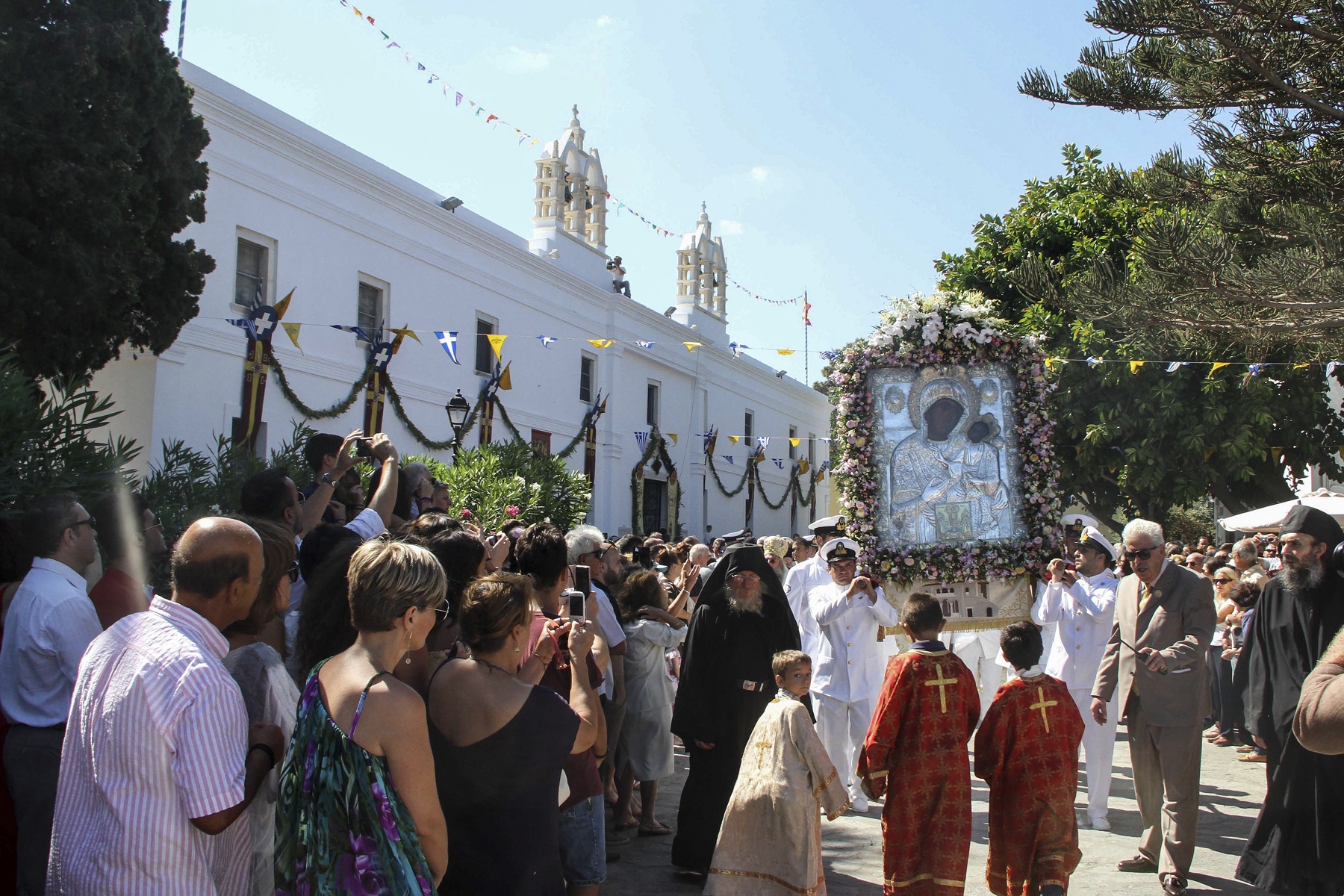 Χρόνια πολλά: Παναγιά – Δεκαπενταύγουστος – Ελλάδα, τρεις λέξεις, μία γιορτή