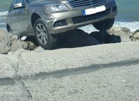 Κόρινθος: Το “παρκάρισμα” του καλοκαιριού στην παραλία Λεχαίου