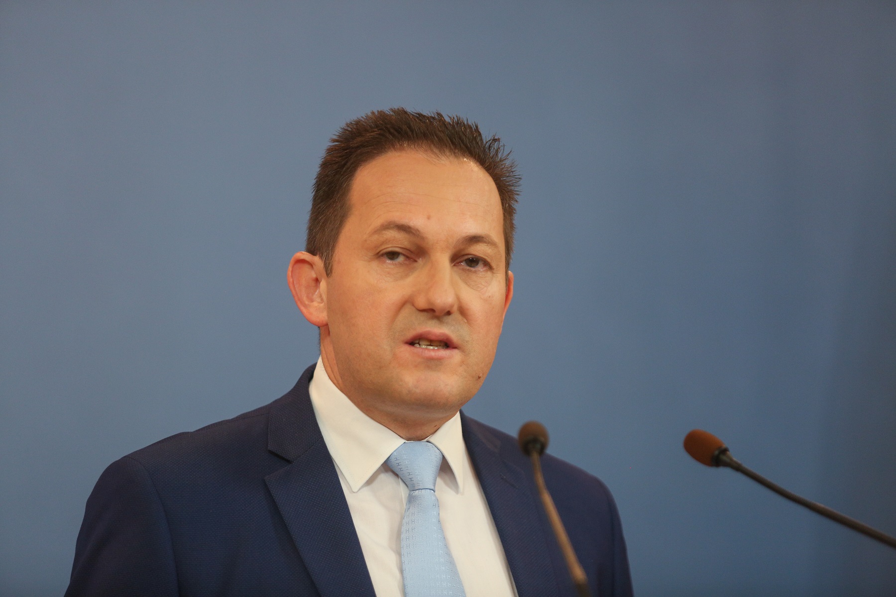 Στέλιος Πέτσας: “Ο ΣΥΡΙΖΑ απαξίωσε τη δημόσια τηλεόραση”