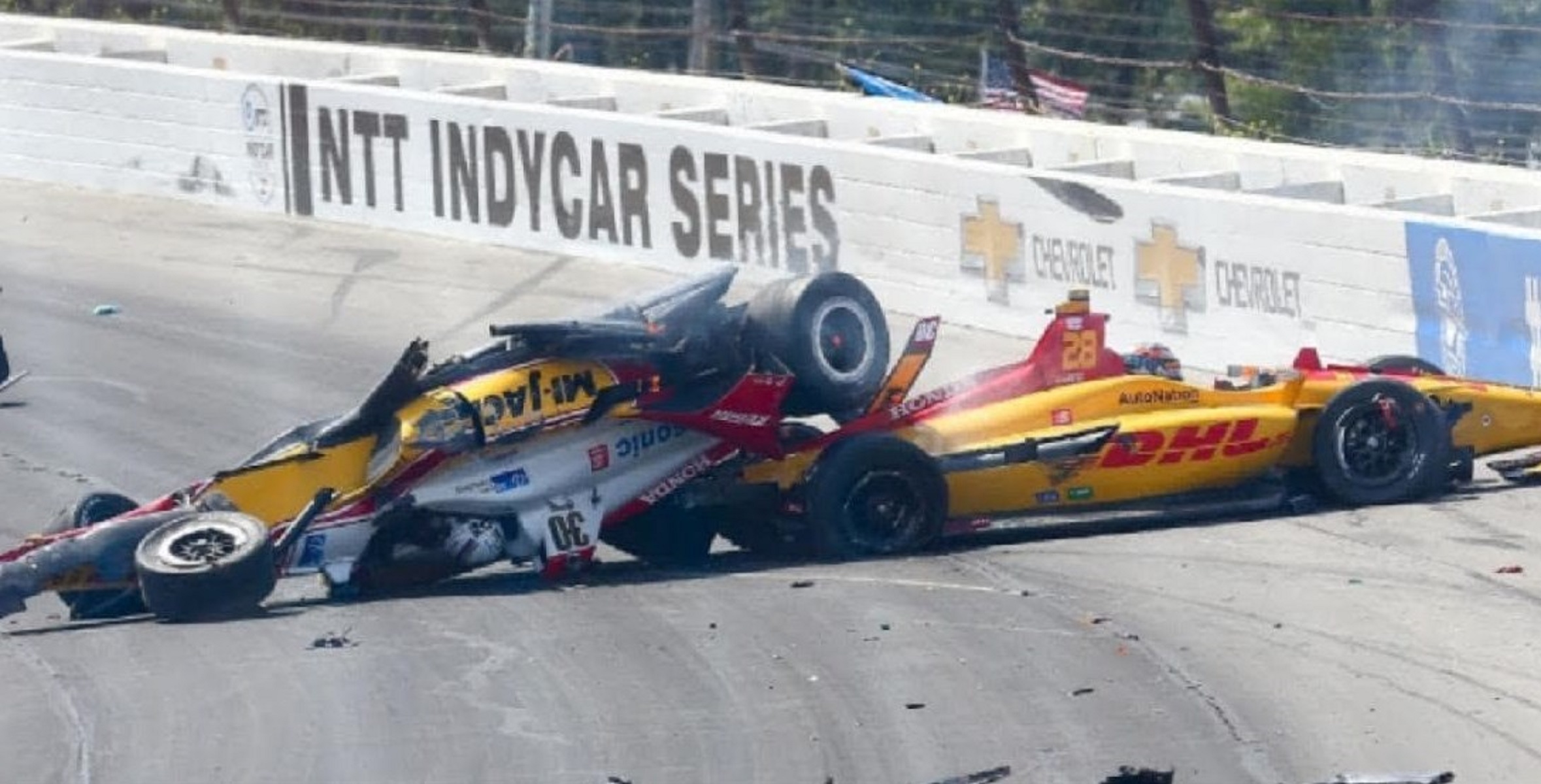 Pocono 500: Τρομακτικό ατύχημα στον αγώνα ταχύτητας (vid)