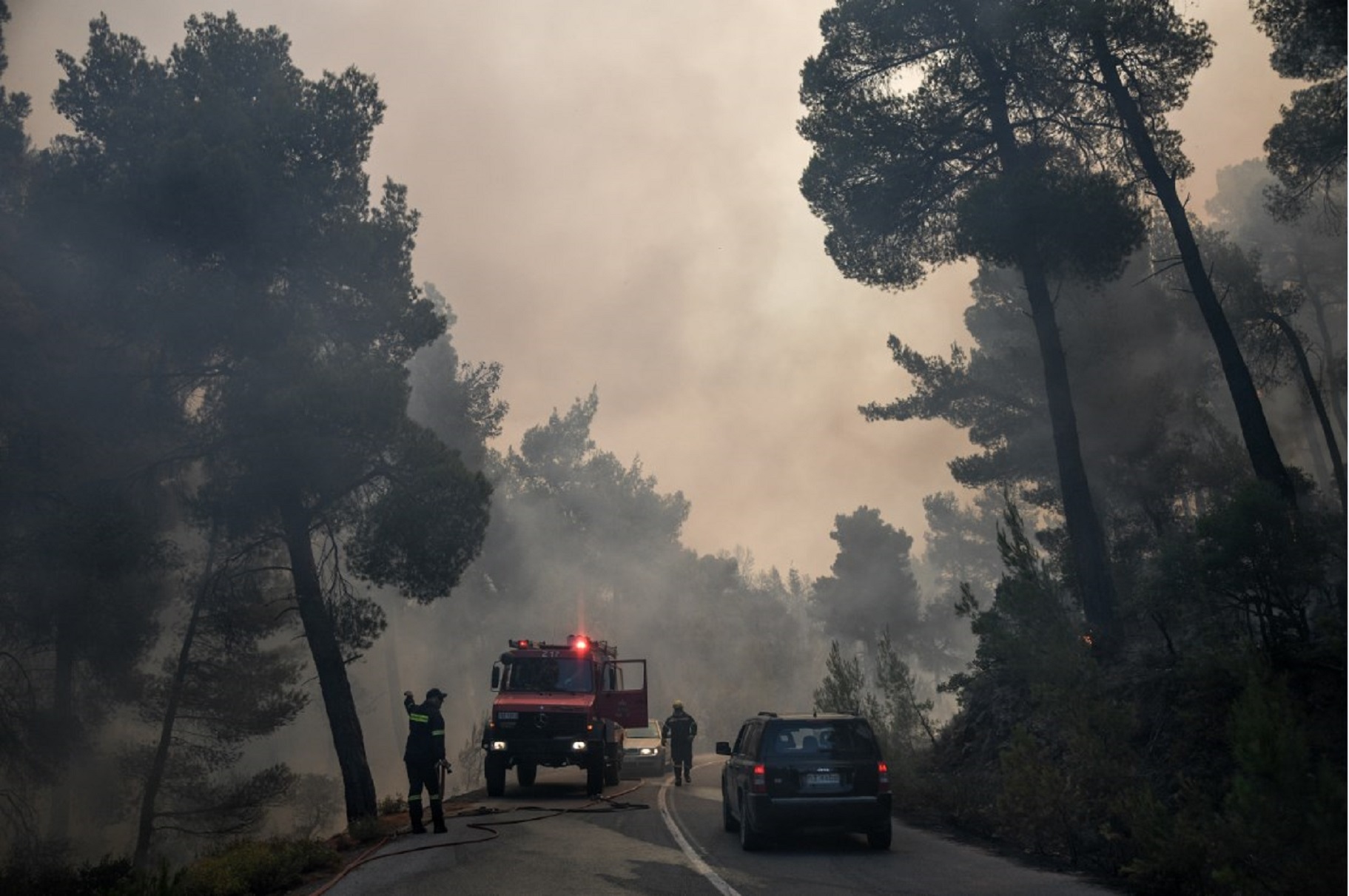 Πυρκαγιά στην Εύβοια: Ανεξέλεγκτη η φωτιά στα Μεσσάπια – Καίγεται δάσος Natura