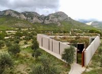 Κορινθία: Ένα τριγωνικό σπίτι βασισμένο στο Πυθαγόρειο θεώρημα (vid) Κορινθία: Ένα τριγωνικό σπίτι βασισμένο στο Πυθαγόρειο θεώρημα (vid)