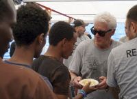 Ρίτσαρντ Γκιρ: Παρέμβαση για τους πρόσφυγες στο σκάφος της Open Arms Ρίτσαρντ Γκιρ: Παρέμβαση για τους πρόσφυγες στο σκάφος της Open Arms