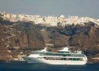 Απίθανη φωτογραφία από το λιμάνι της Σαντορίνης – Δεν χώραγαν στην προβλήτα οι χιλιάδες τουρίστες