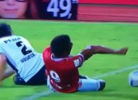 Σοκαριστικό σπάσιμο χεριού ποδοσφαιριστή (vid)