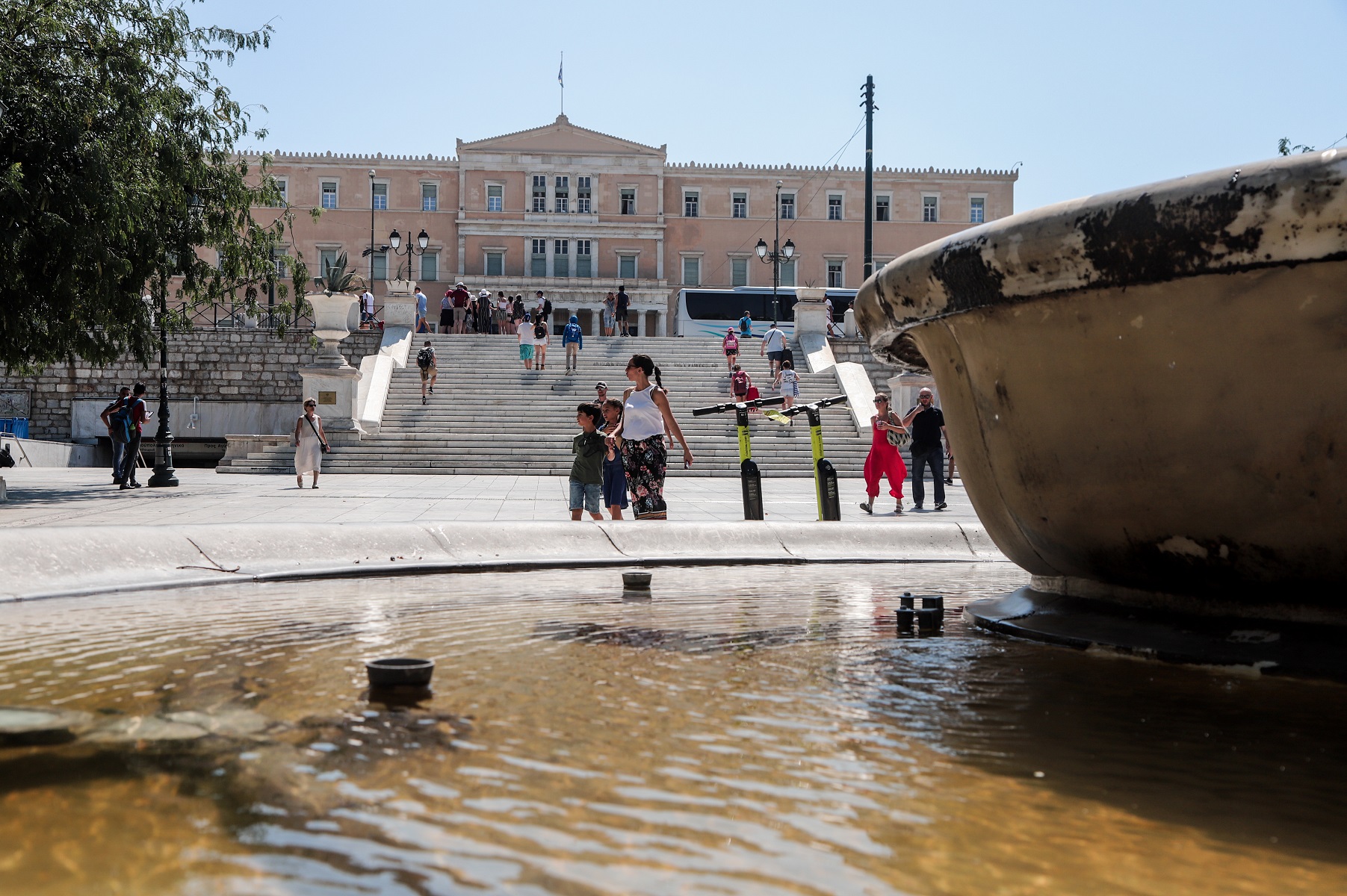 Καιρός σήμερα: Χτυπάει 40αρι η Θερμοκρασία