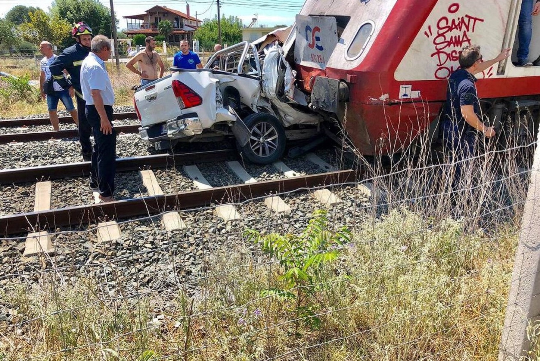 Θεσσαλονίκη: Τραγωδία με νεκρή έγκυο γυναίκα μετά από σύγκρουση τρένου με ΙΧ