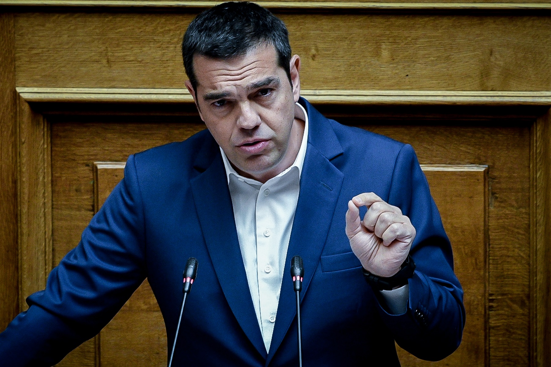 Χαμός στη Βουλή με τον Αλέξη Τσίπρα