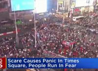 Νέα Υόρκη: Μία εξάτμιση προκάλεσε πανικό στην Times Square (vid)