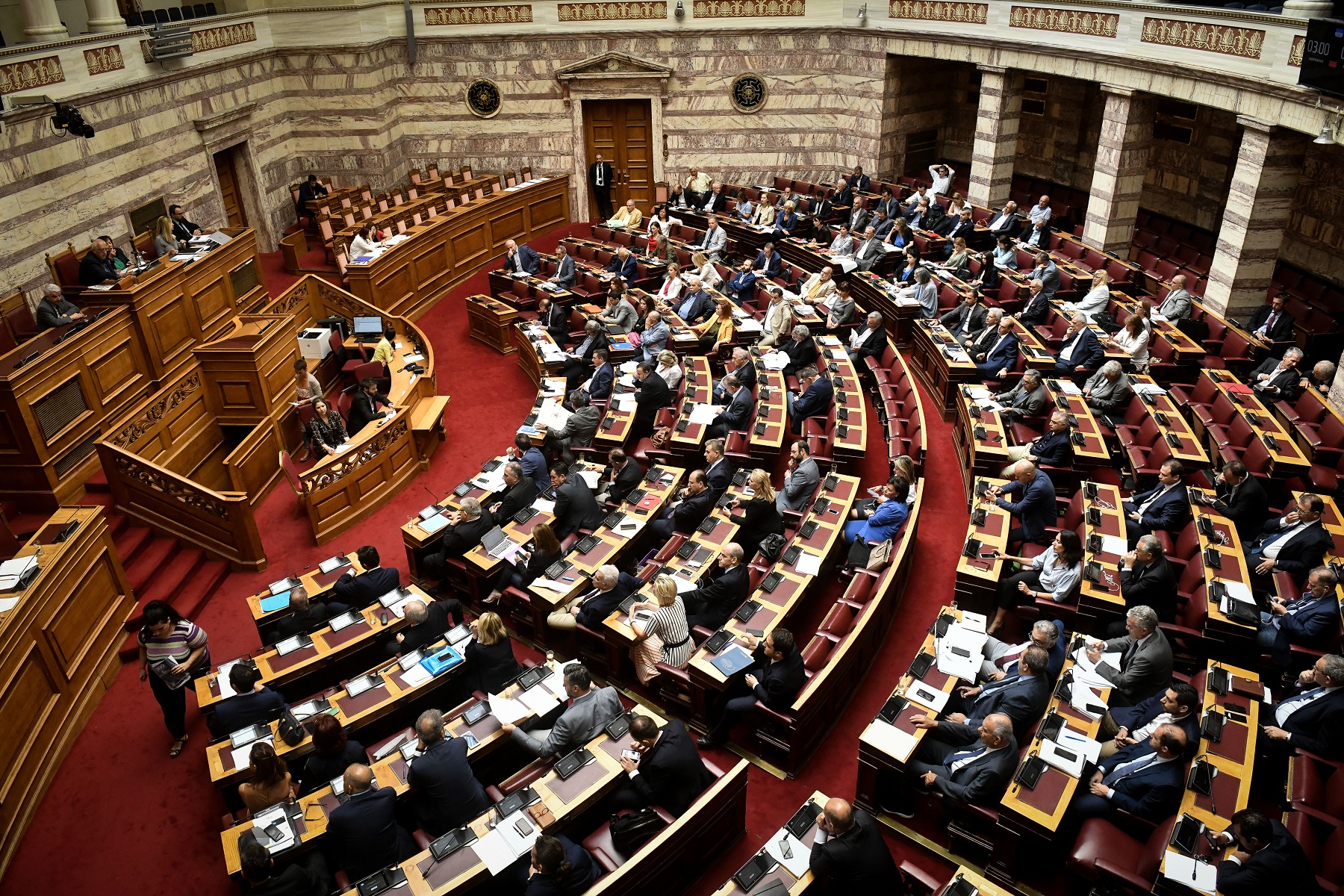 Βουλή: Υπερψηφίστηκε το νομοσχέδιο για τα διπλώματα οδήγησης – Καταψήφισαν ΣΥΡΙΖΑ και ΚΙΝΑΛ