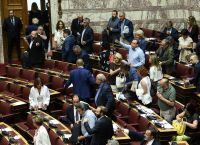 Κυβέρνηση ΝΔ: Νόμος είναι το «δίκιο» του εργοδότη…