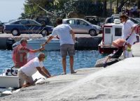 Αποκλειστικές φωτογραφίες: Η εγγονή του Κάρολου Φιξ στη Σκιάθο