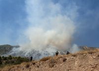 Φωτιά – Λουτράκι: Εκκενώθηκαν προληπτικά ένα μοναστήρι και ένα γηροκομείο