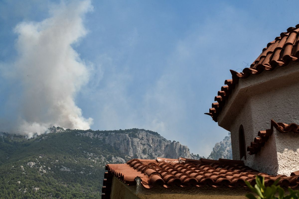 Φωτιά στο Λουτράκι: Βίντεο ντοκουμέντο – Έτσι ξεκίνησε η φωτιά
