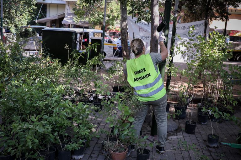Έργα ανάπλασης στην πλατεία Εξαρχείων (pics)