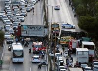 Τροχαίο Δαφνί: Ντελαπάρισε νταλίκα στην Αθηνών – Κορίνθου Τροχαίο Δαφνί: Ντελαπάρισε νταλίκα στην Αθηνών – Κορίνθου