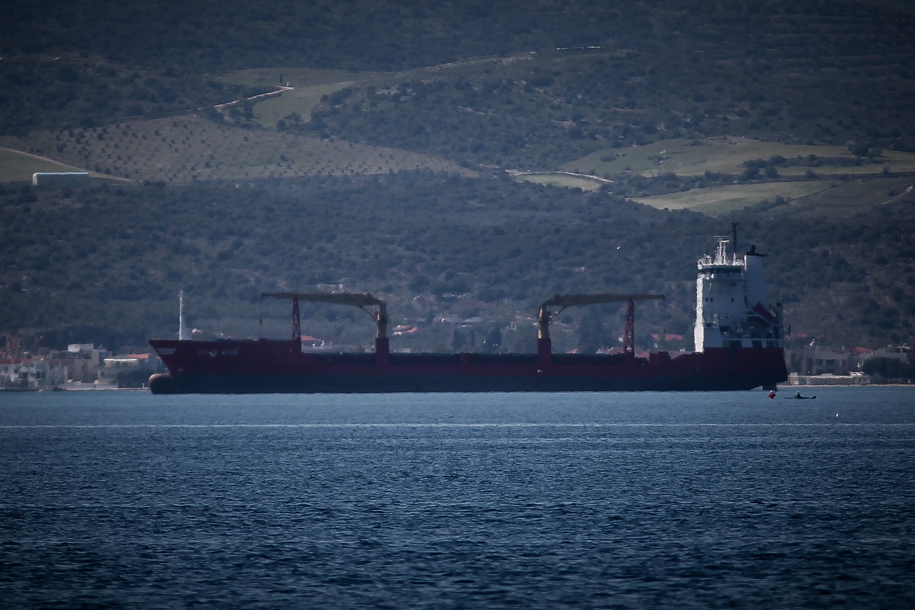 Σύρος: Ακυβέρνητο φορτηγό πλοίο στα ανοιχτά του νησιού