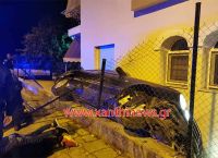 Ξάνθη: Καταδίωξη πολυτελούς αυτοκινήτου με λαθρομετανάστες – Κατέληξε σε αυλή σπιτιού (pics)