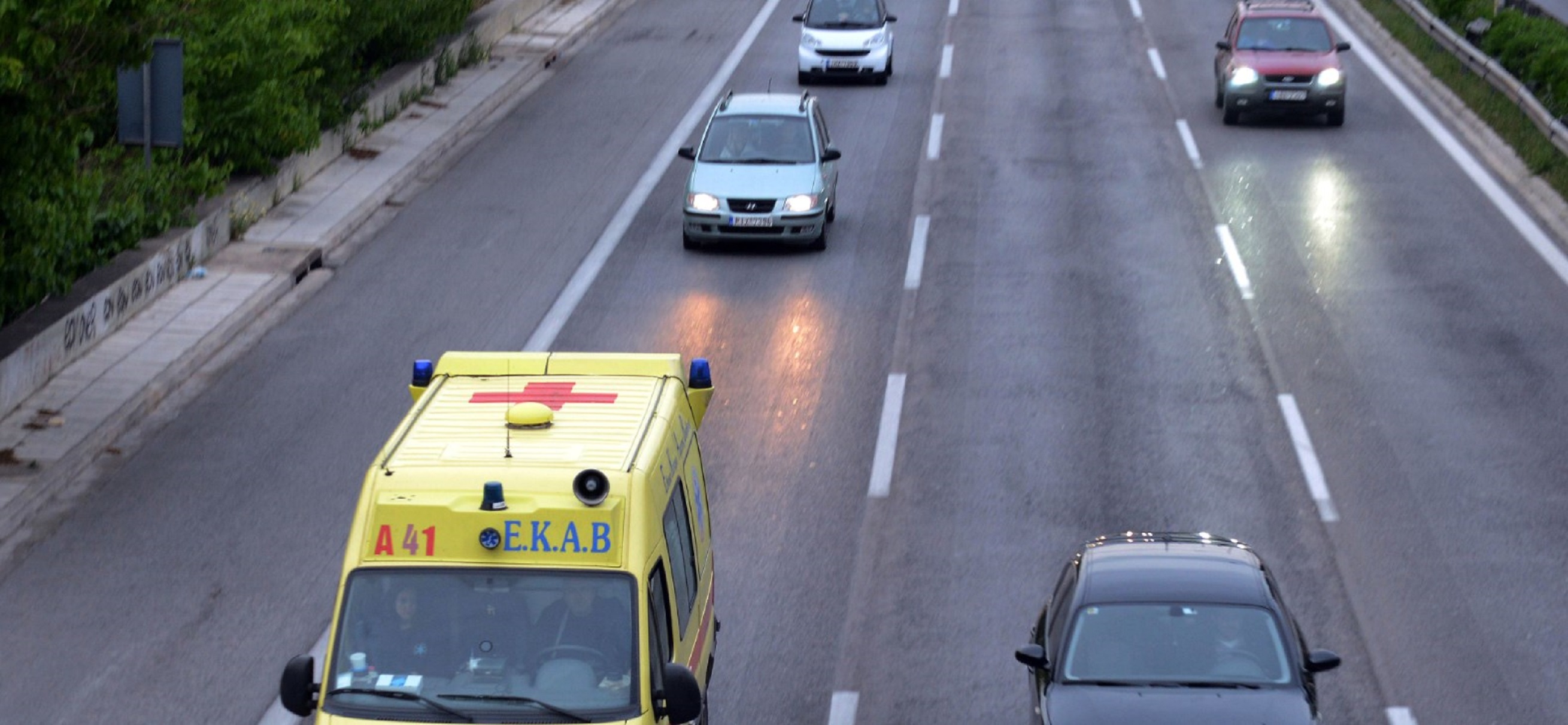Τροχαίο Αιγάλεω: Φορτηγό συγκρούστηκε με λεωφορείο στην Πέτρου Ράλλη