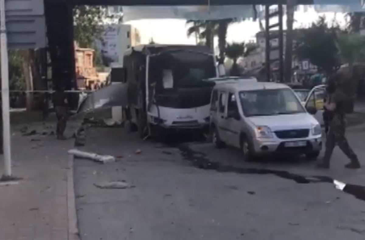 Τουρκία: Βομβιστική επίθεση εναντίον λεωφορείου που μετέφερε αστυνομικούς
