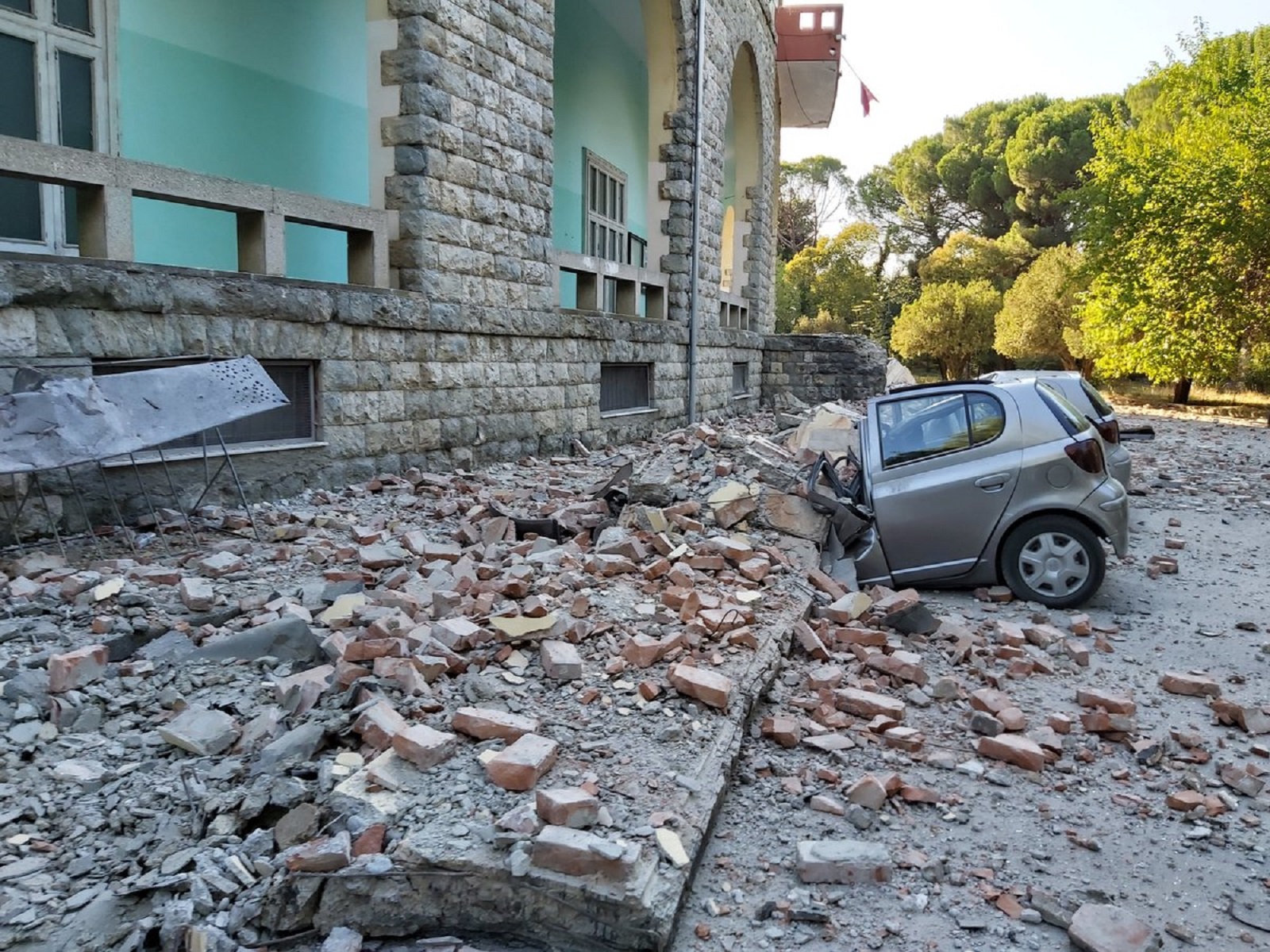 Σεισμός τώρα στην Αλβανία: Μεγάλες καταστροφές στην γειτονική χώρα