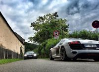 H κόντρα του αιώνα: Ένα Audi R8 αφήνει πίσω του δύο μηχανές 1000 κυβικών (vid) H κόντρα του αιώνα: Ένα Audi R8 αφήνει πίσω του δύο μηχανές 1000 κυβικών (vid)