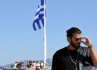 Can Yaman: Σάλος με την άσεμνη χειρονομία του Τούρκου ηθοποιού στην Ακρόπολη (pic&vid)