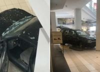 ΗΠΑ: Ένοπλος εισέβαλε με SUV σε εμπορικό κέντρο στο Σικάγο
