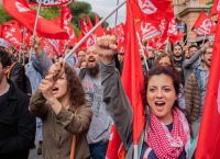 Οι απόγονοι των γερμανοτσολιάδων «ψήφισαν» πως ο κομμουνισμός είναι έγκλημα…