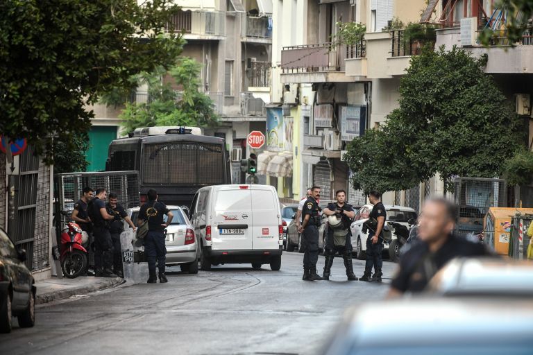 Κόρινθος: Στη δομή φιλοξενίας της πόλης μεταφέρθηκαν οι 214 αλλοδαποί από τα κτίρια της Αχαρνών