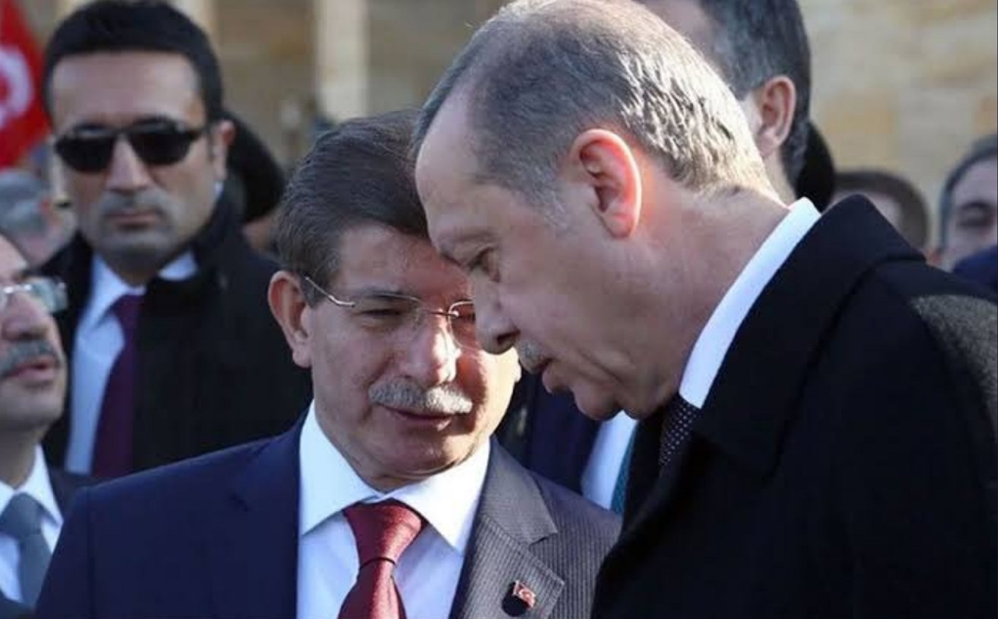 Ρετζέπ Ταγίπ Ερντογάν: Διαγράφει τον Νταβούτογλου από το κόμμα