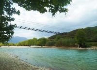 Αυτή είναι η πιο περίεργη γέφυρα στην Ελλάδα [vid]