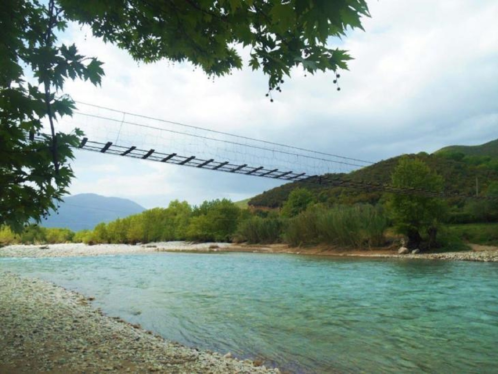 Αυτή είναι η πιο περίεργη γέφυρα στην Ελλάδα [vid]
