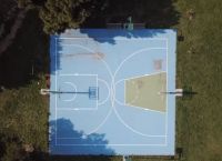 Το πιο περίεργο γήπεδο μπάσκετ βρίσκεται κάπου στα Μεσόγεια Αττικής