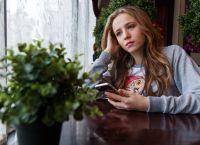 Social media: Η καθημερινή χρήση τους κάνει πιο εσωστρεφείς και αντικοινωνικούς τους εφήβους Social media: Η καθημερινή χρήση τους κάνει πιο εσωστρεφείς και αντικοινωνικούς τους εφήβους