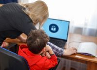 Πως να προστατέψετε τα παιδιά σας στα social media Πως να προστατέψετε τα παιδιά σας στα social media