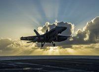 Απίστευτο βίντεο – Φινλανδικό μαχητικό προσγειώθηκε σε δρόμο