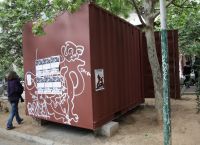 Εξάρχεια: Ξήλωσαν το “ΚΕΠ” από την πλατεία