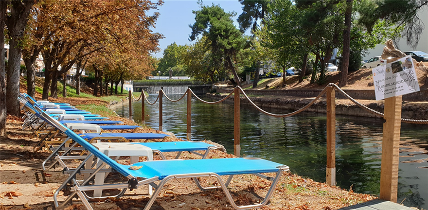 Σε παραλία με ξαπλώστρες μετέτρεψαν τον Ληθαίο ποταμό στα Τρίκαλα