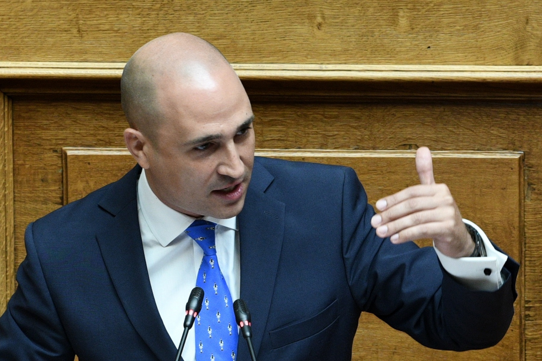 Κωνσταντίνος Μπογδάνος: Τσακώθηκε με δημοσιογράφο και αποχώρησε την ώρα της εκπομπής