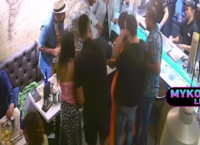 Μύκονος: Υπάλληλος σουβλατζίδικου σώζει πελάτισσα από πνιγμό (vid)