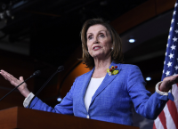 ΗΠΑ: Η Νάνσι Πελόζι αφήνει να εννοηθεί ότι εμπλέκεται η Ρωσία