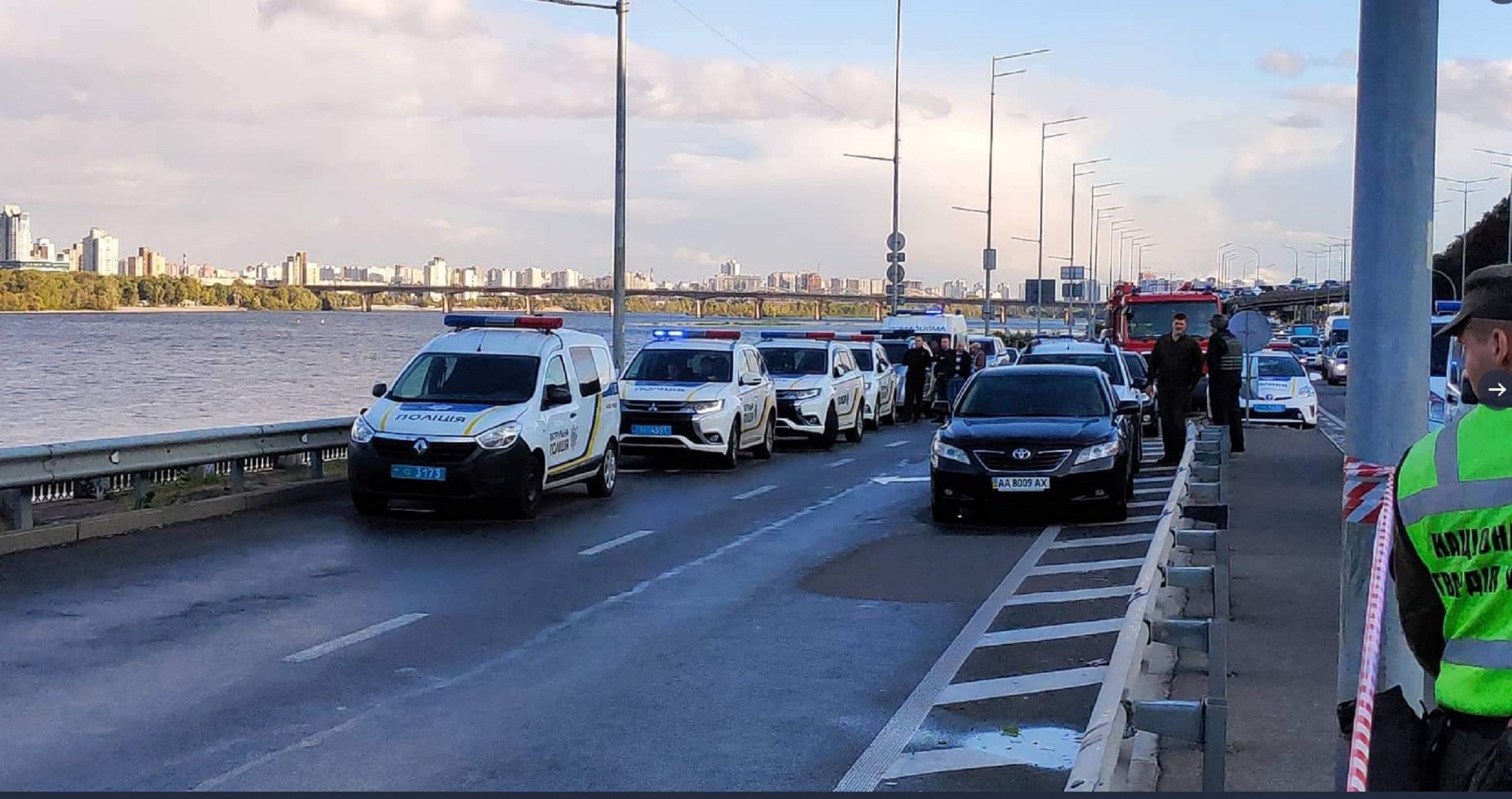 Ουκρανία: Άνδρας απειλεί να ανατινάξει γέφυρα στο Κίεβο