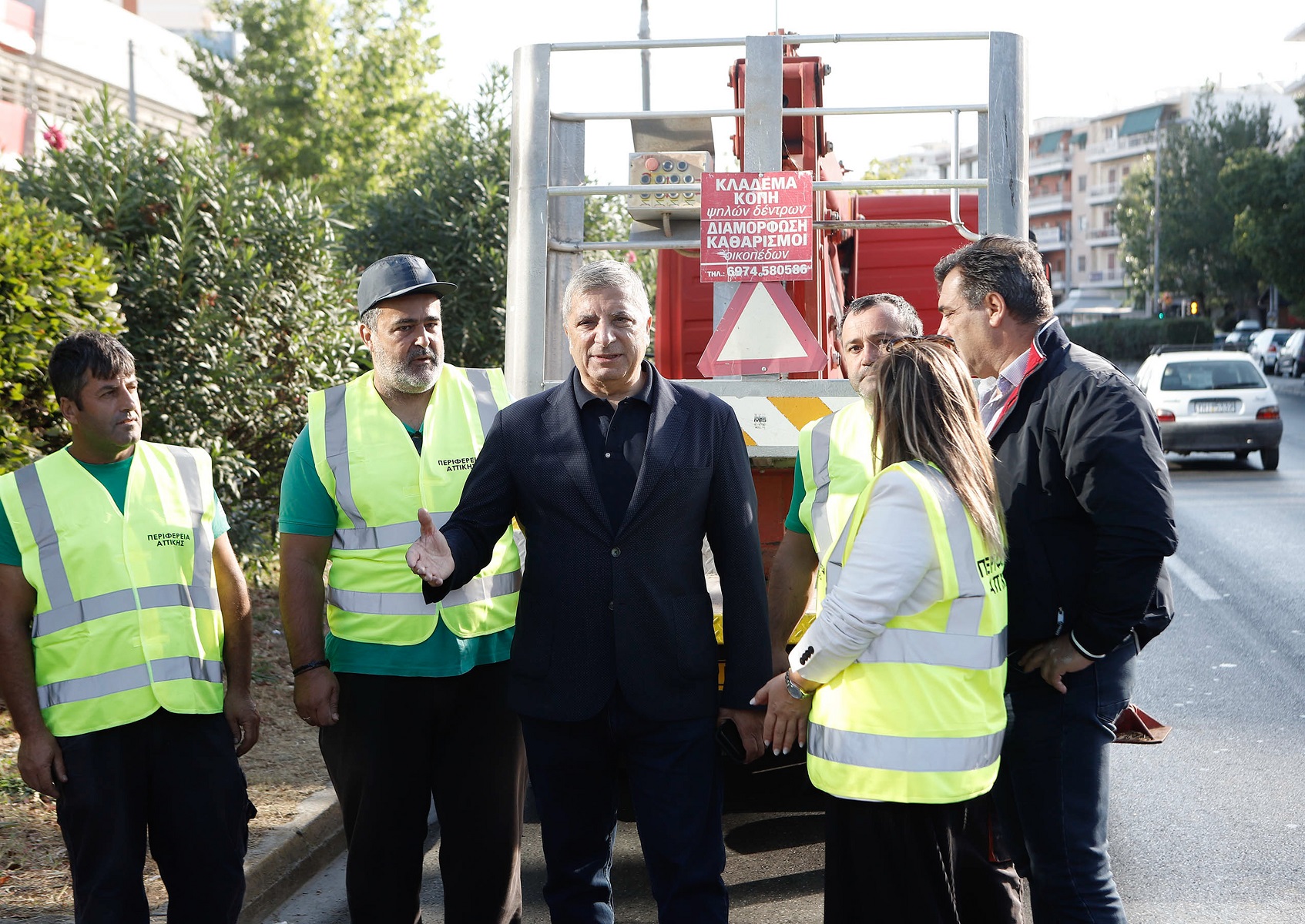 Παράνομες πινακίδες: Ξεκίνησε η αφαίρεση τους από τις κεντρικές λεωφόρους