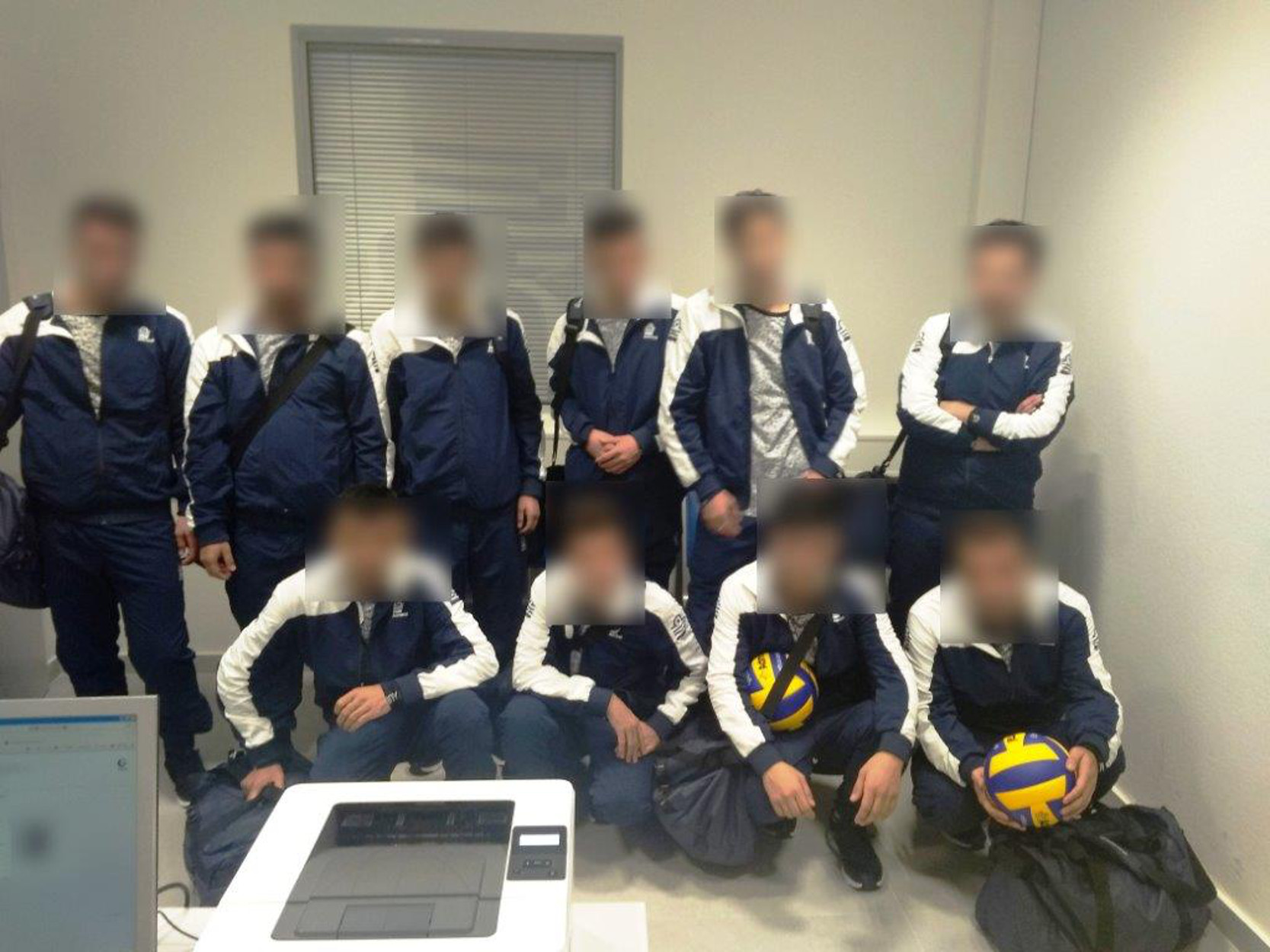 Σύροι πρόσφυγες προσπάθησαν να ταξιδέψουν προσποιούμενοι ομάδα βόλεϊ