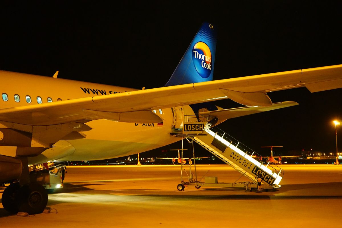 Thomas Cook: Κήρυξε πτώχευση –  Ξεκινά επιχείρηση επαναπατρισμού 600.000 τουριστών