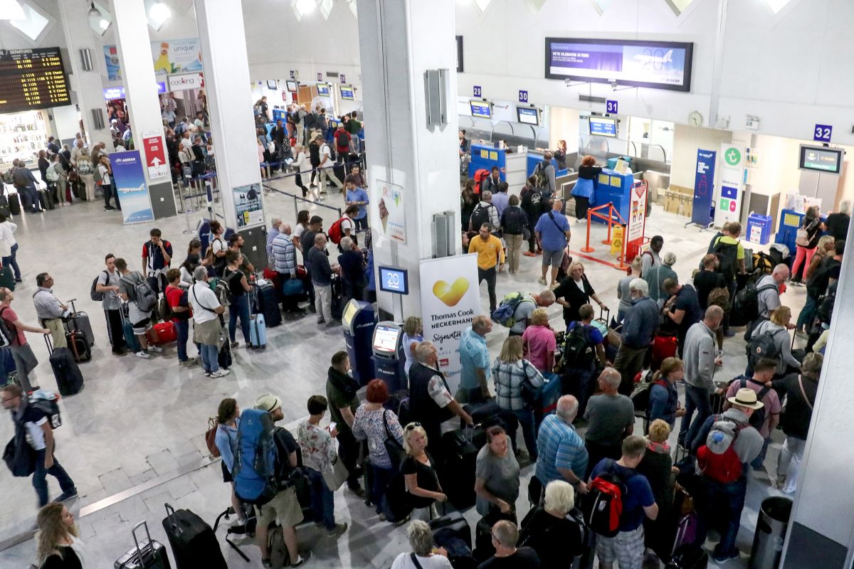 Thomas Cook: Ανάστατος ο τουριστικός κλάδος από την πτώχευση του κολοσσού – Ξεκίνησε η διυπουργική σύσκεψη